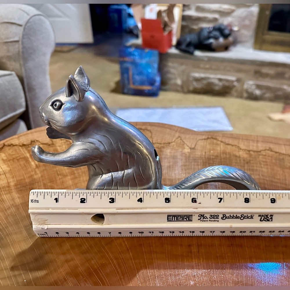 Squirrel Nut cracker - Picture 12 of 14
